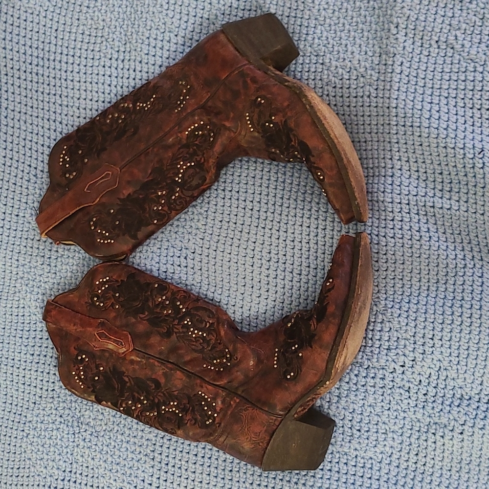 Corral Maroon Cowboy boots, size 7, silver studs, black embroidery, leather